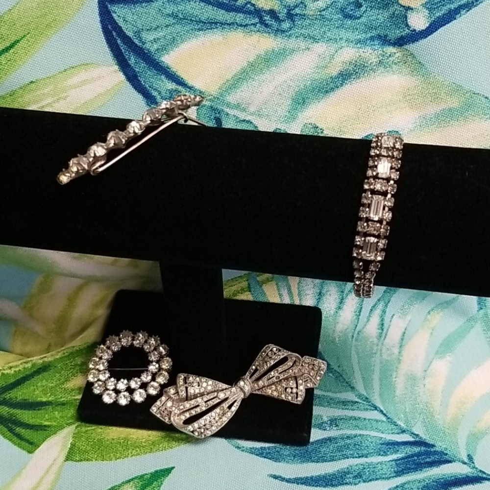 Antique rhinestone bracelet, 2 brooches and hair